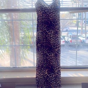 Cute maxi dress size M. Leopard print with a slit on the back